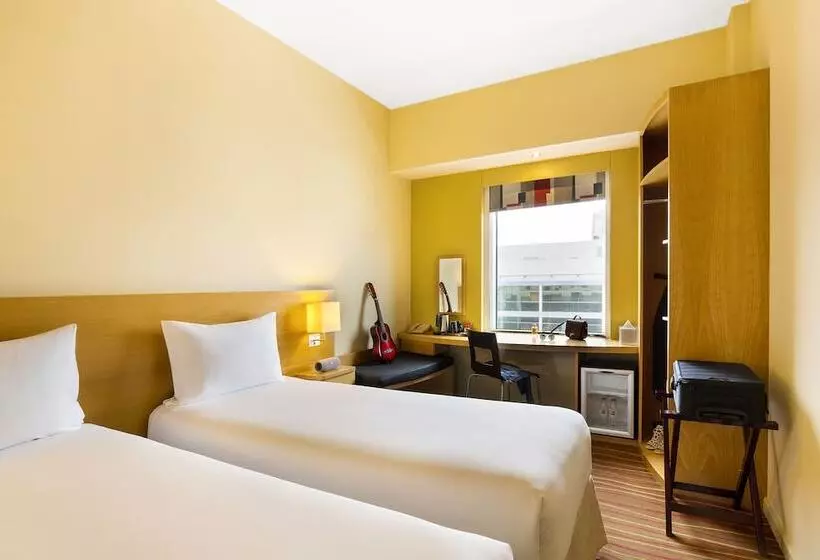 Отель Ibis Al Rigga