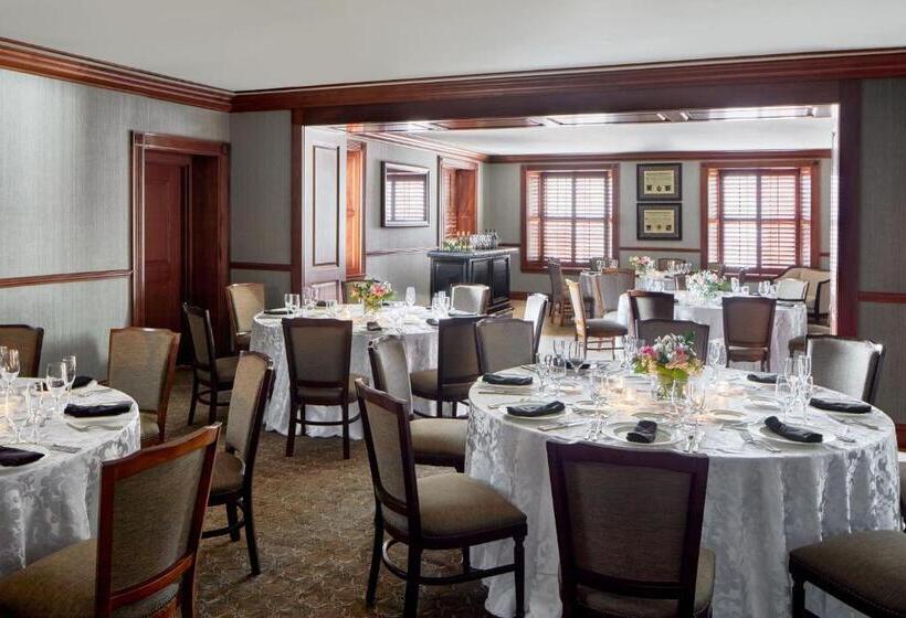 فندق Lancaster Marriott At Penn Square