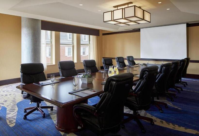 فندق Lancaster Marriott At Penn Square