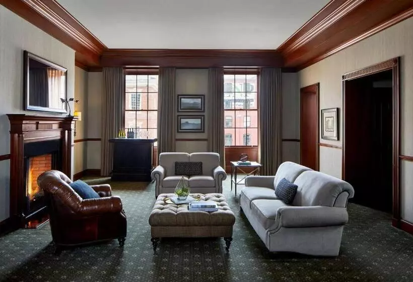 Отель Lancaster Marriott At Penn Square