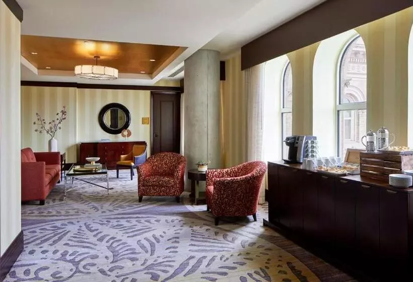 Отель Lancaster Marriott At Penn Square