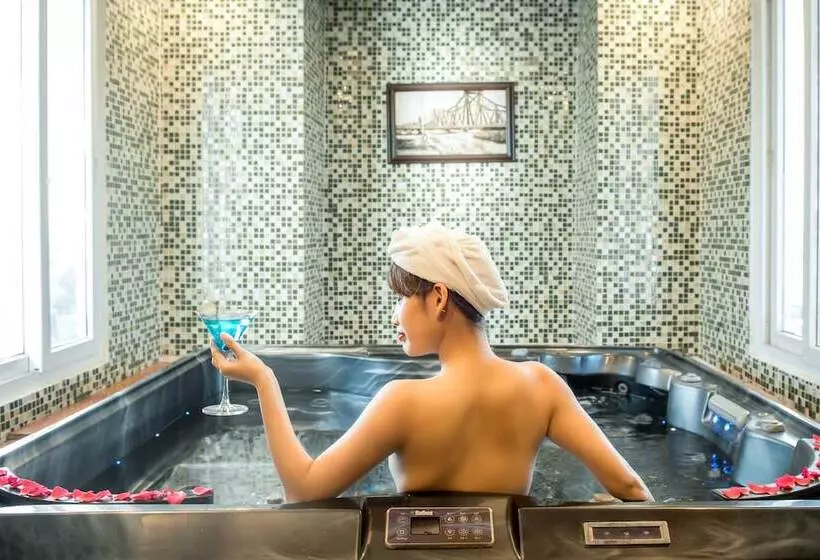 May De Ville Trendy Hotel & Spa