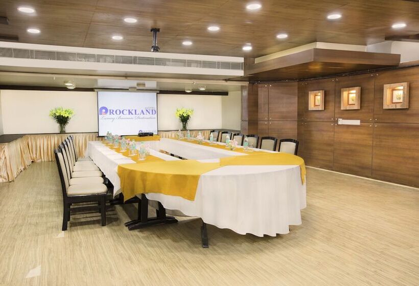 Rockland Hotel, C.r Park