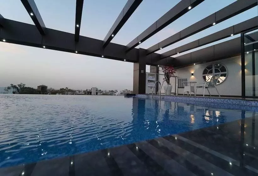 Rockland Hotel, C.r Park