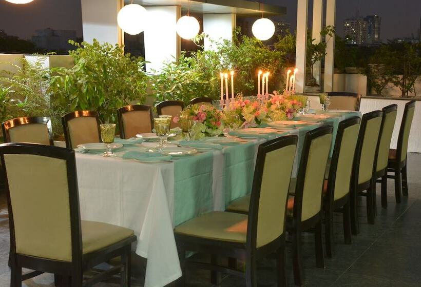 Rockland Hotel, C.r Park