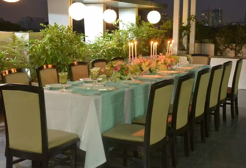 Rockland Hotel, C.r Park