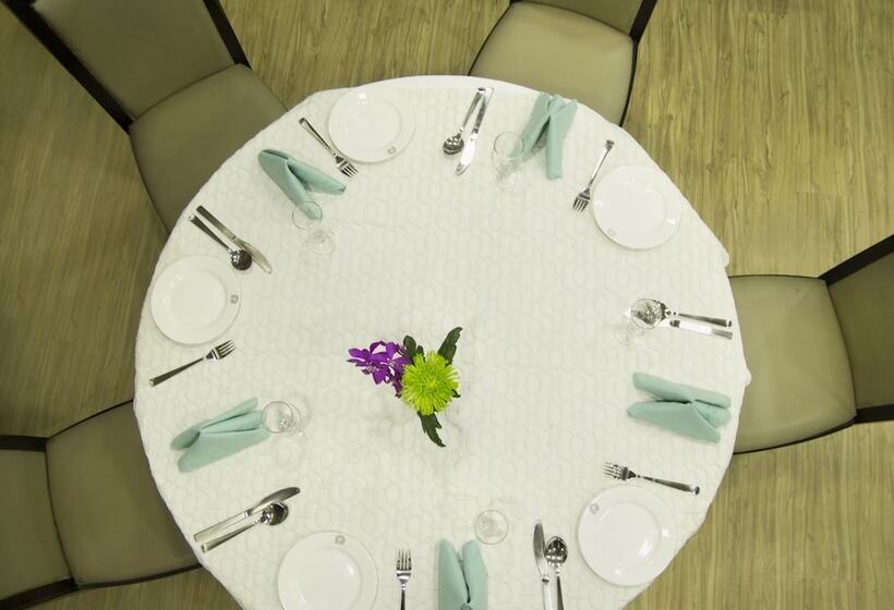 Rockland Hotel, C.r Park