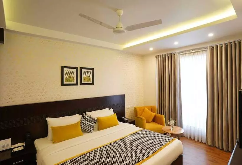 Rockland Hotel, C.r Park