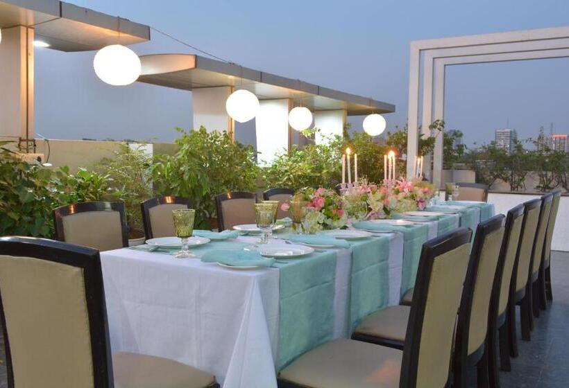 Rockland Hotel, C.r Park