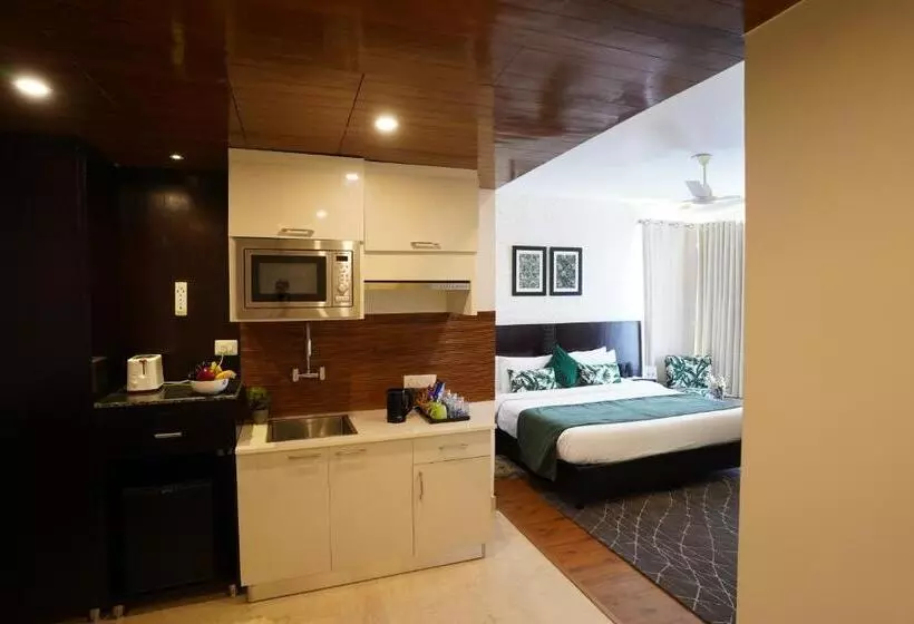 Rockland Hotel, C.r Park