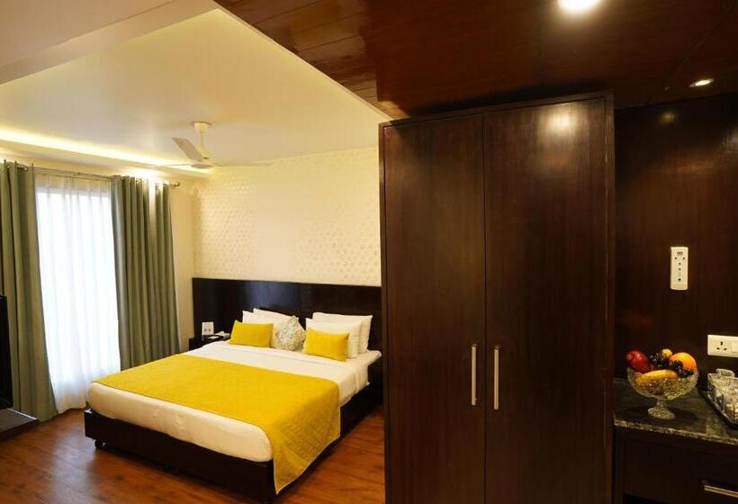 Rockland Hotel, C.r Park