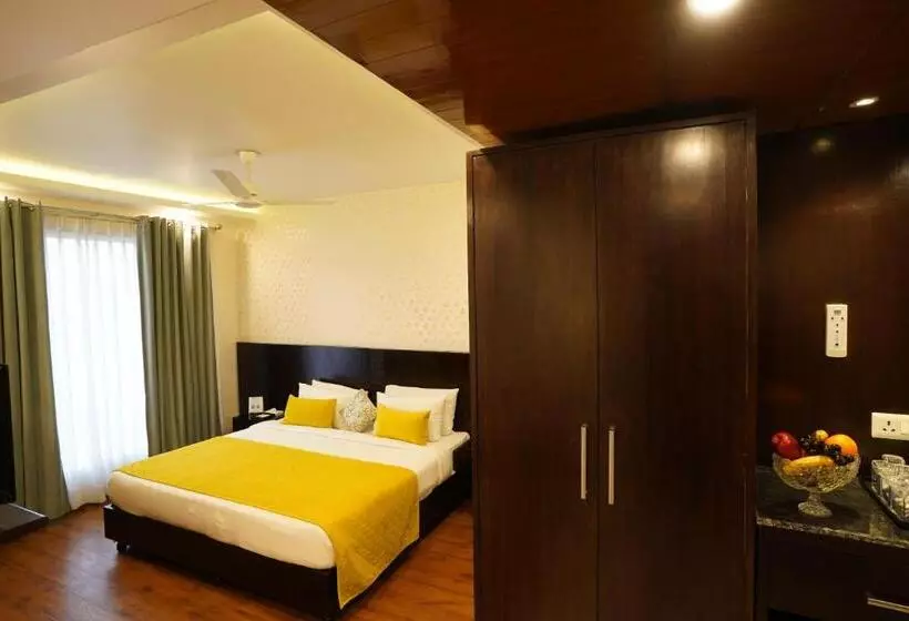 Rockland Hotel, C.r Park