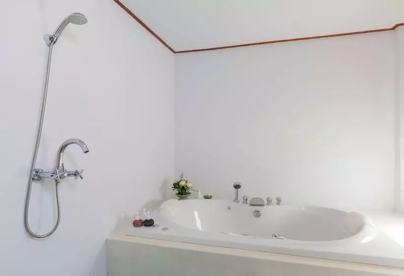 בית מלון כפרי Sand Sea Resort Railay Beach