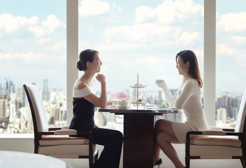 Отель The Ritzcarlton Shanghai, Pudong