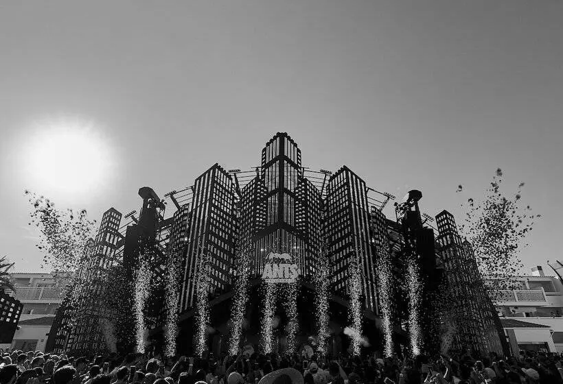 Ushuaïa Ibiza Beach Hotel - Adults Only