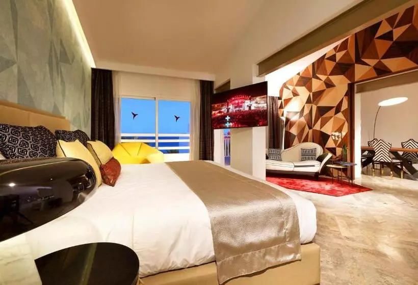 Ushuaïa Ibiza Beach Hotel - Adults Only