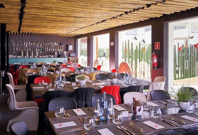 Ushuaïa Ibiza Beach Hotel - Adults Only