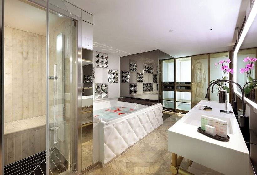 Ushuaïa Ibiza Beach Hotel - Adults Only