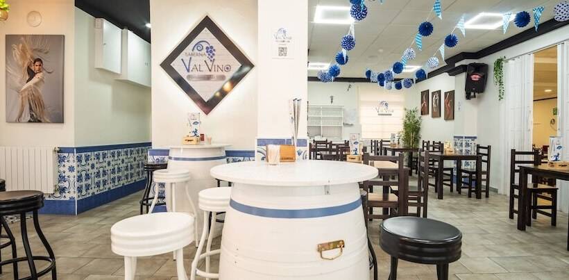 Hostal Valdepeñas By Bossh Hotels