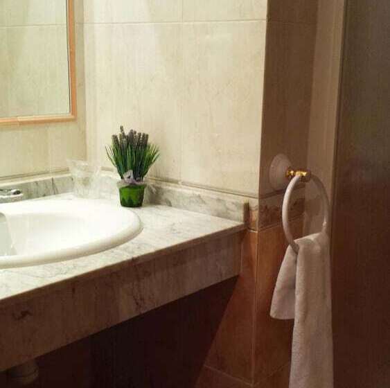 Hostal Valdepeñas By Bossh Hotels