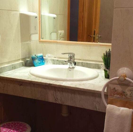 Hostal Valdepeñas By Bossh Hotels