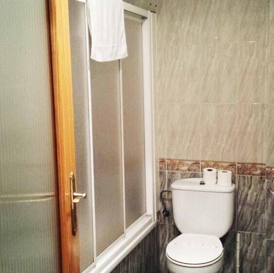 Hostal Valdepeñas By Bossh Hotels