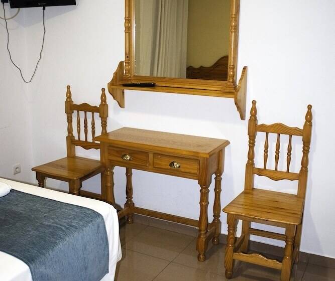 Hostal Valdepeñas By Bossh Hotels