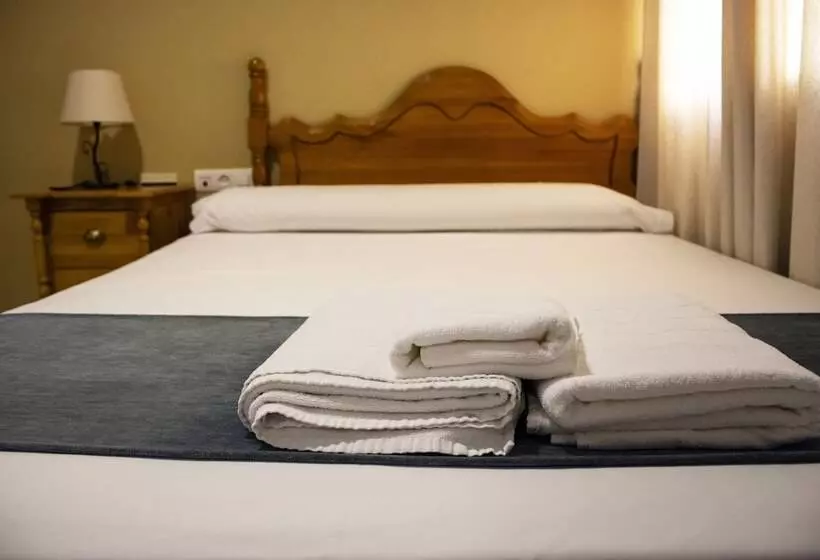 Hostal Valdepeñas By Bossh Hotels