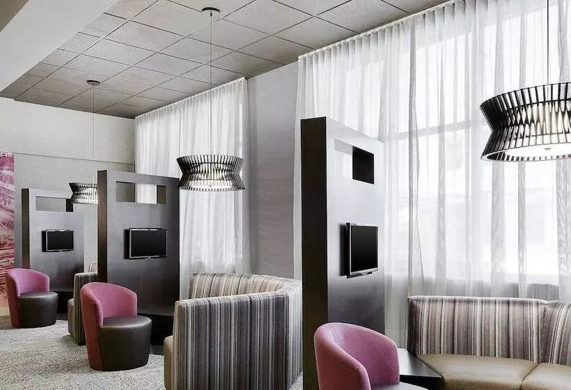 בית מלון כפרי Courtyard Milwaukee Downtown