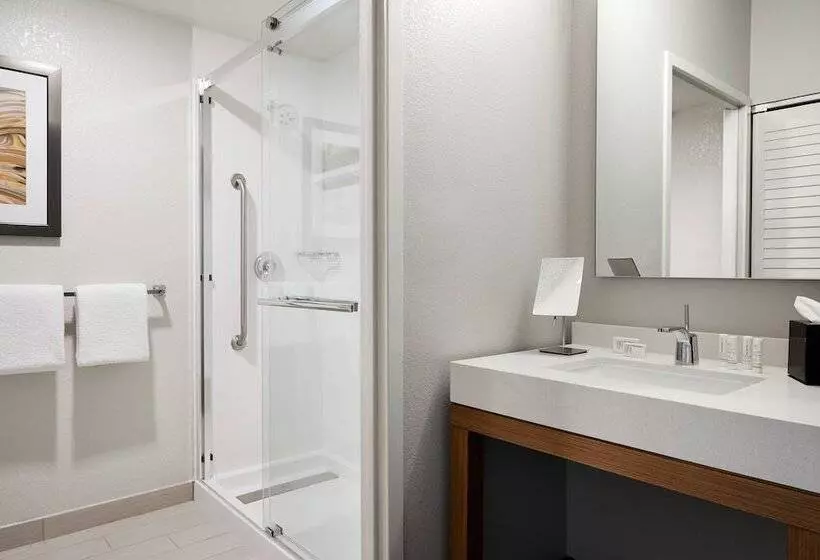 בית מלון כפרי Courtyard Milwaukee Downtown