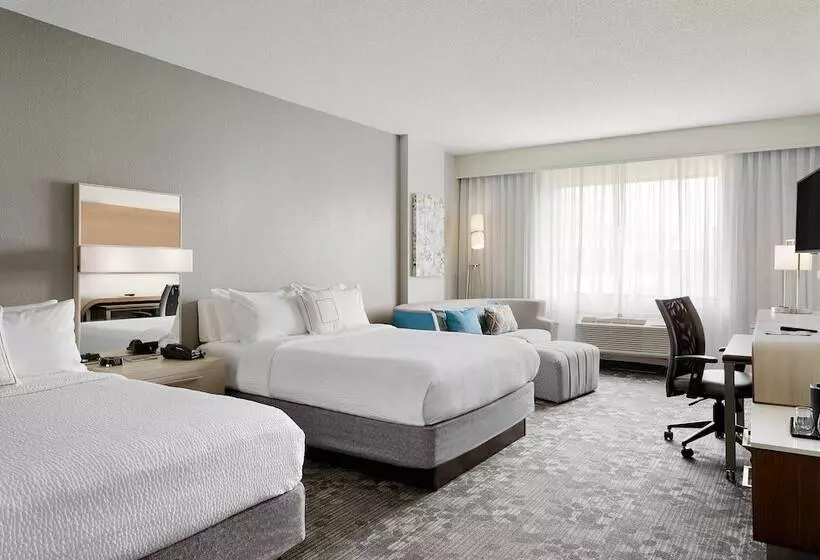 בית מלון כפרי Courtyard Milwaukee Downtown