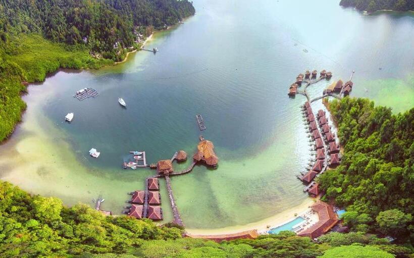 ホテル Gayana Marine Resort