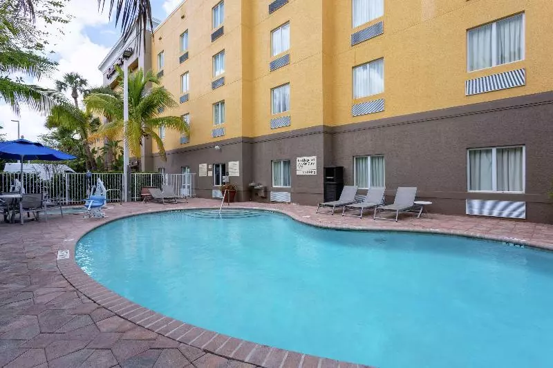 ホテル Hampton Inn & Suites Ft. Pierce