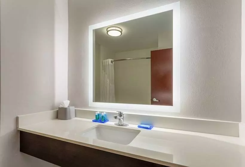 Отель Holiday Inn Express Arrowood, An Ihg