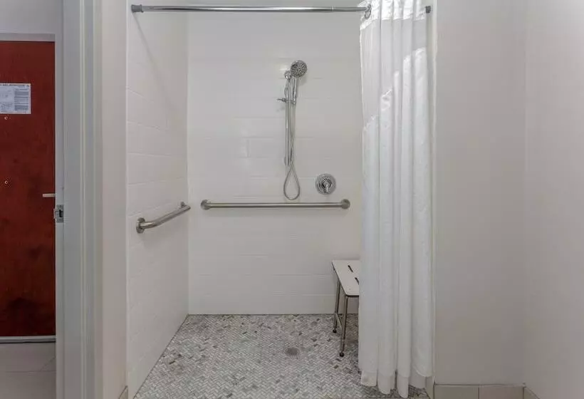 Отель Holiday Inn Express Arrowood, An Ihg