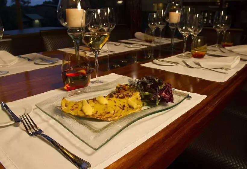 فندق Iguazu Jungle Lodge