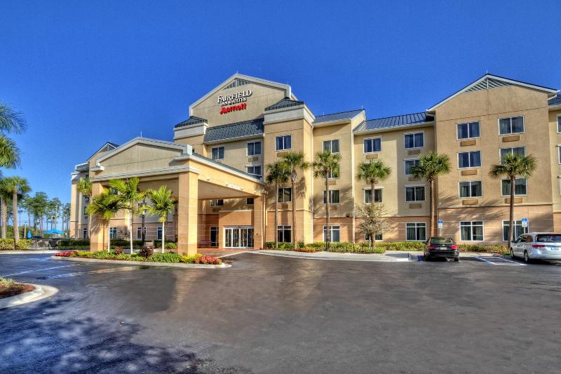 בית מלון כפרי Springhill Suites By Marriott Naples
