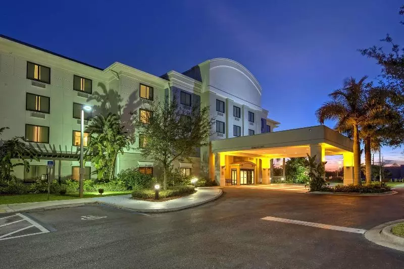 هتل Springhill Suites By Marriott Naples