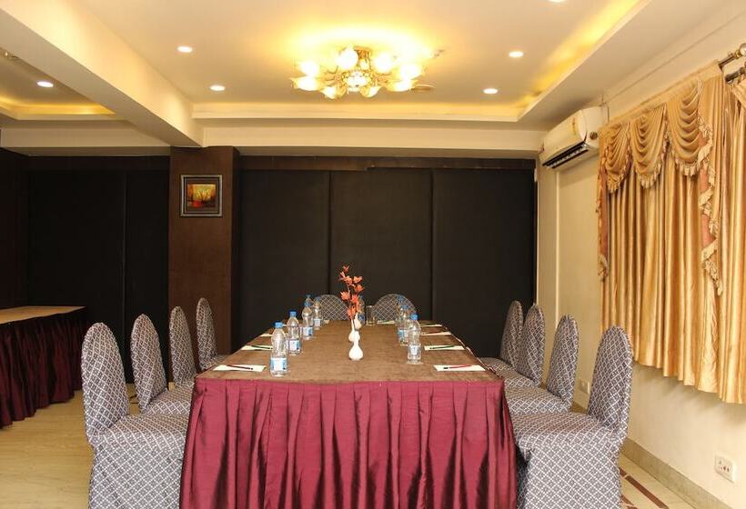 The Pearl Hotel, Kolkata