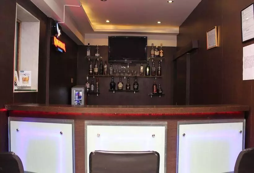 The Pearl Hotel, Kolkata