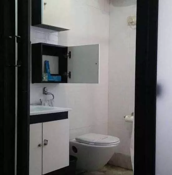 The Pearl Hotel, Kolkata