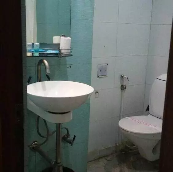 The Pearl Hotel, Kolkata