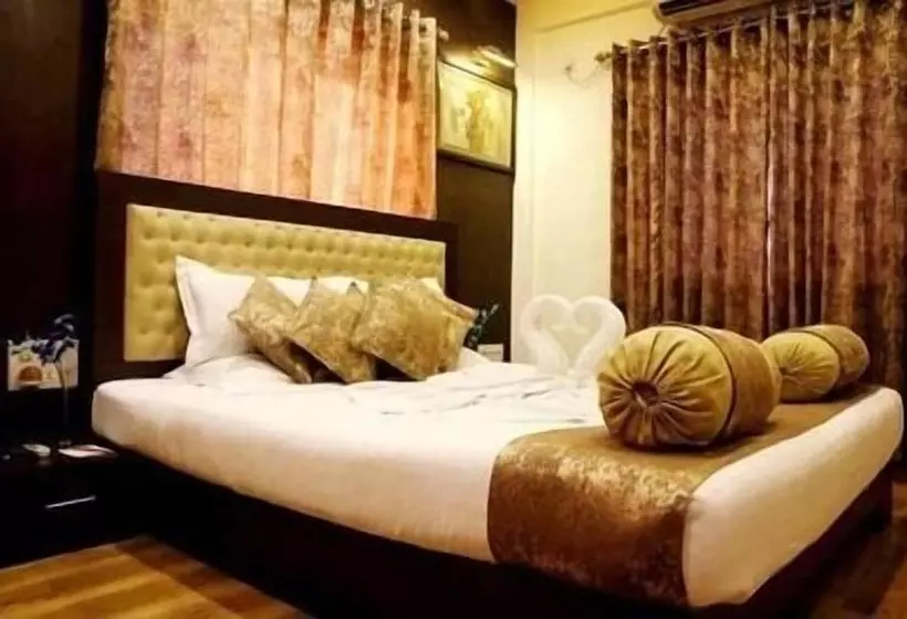 The Pearl Hotel, Kolkata