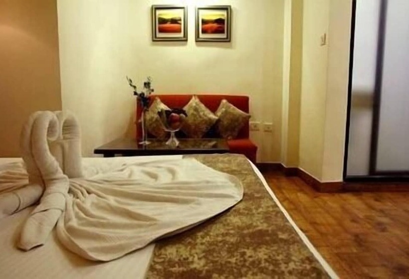 The Pearl Hotel, Kolkata