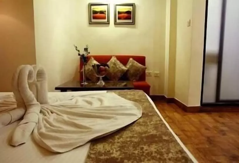 The Pearl Hotel, Kolkata