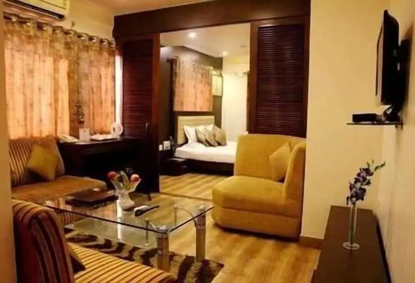 The Pearl Hotel, Kolkata