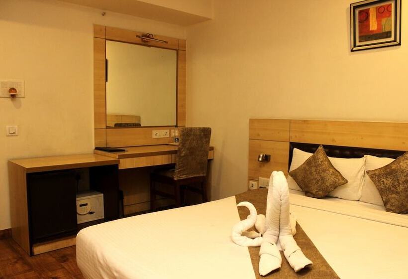 The Pearl Hotel, Kolkata