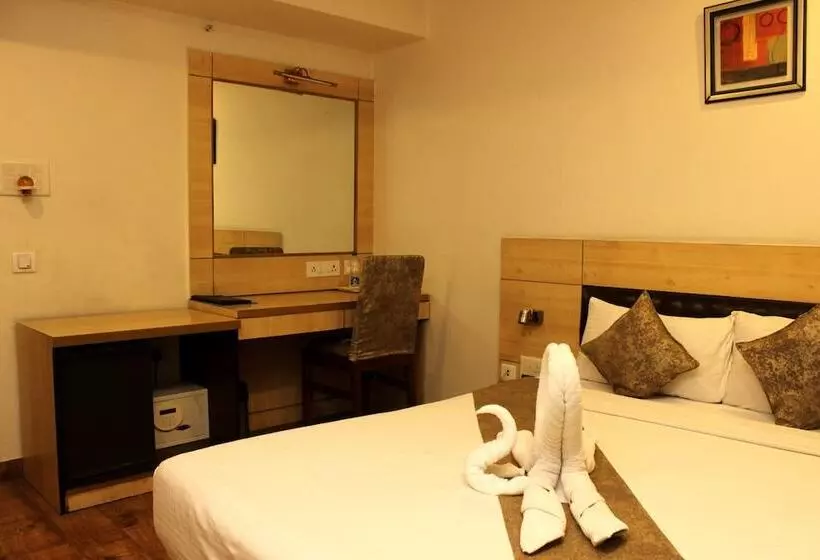 The Pearl Hotel, Kolkata