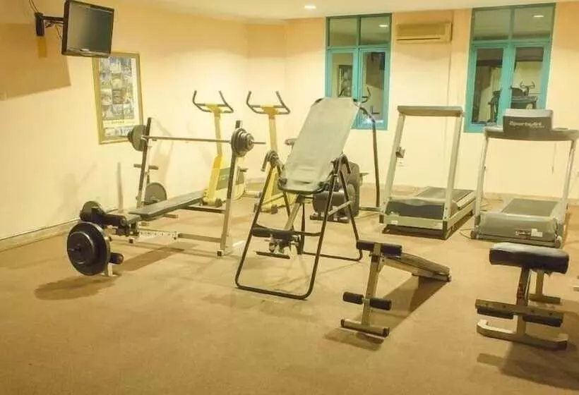 酒店 Travellers Suites Serviced Apartments