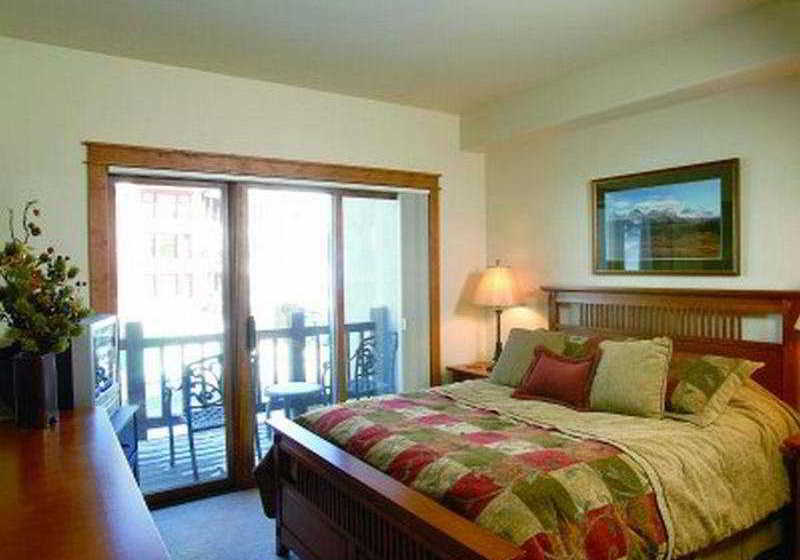 Отель Black Bear Lodge